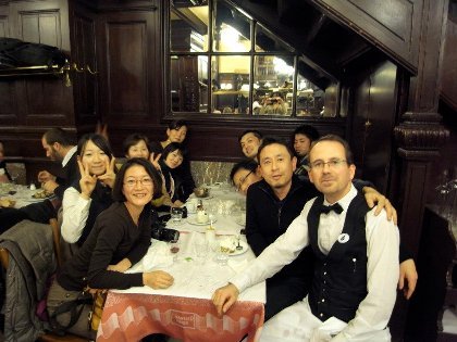 飯田氏との出会いをきっかけに実現したパリのカフェを巡るツアー